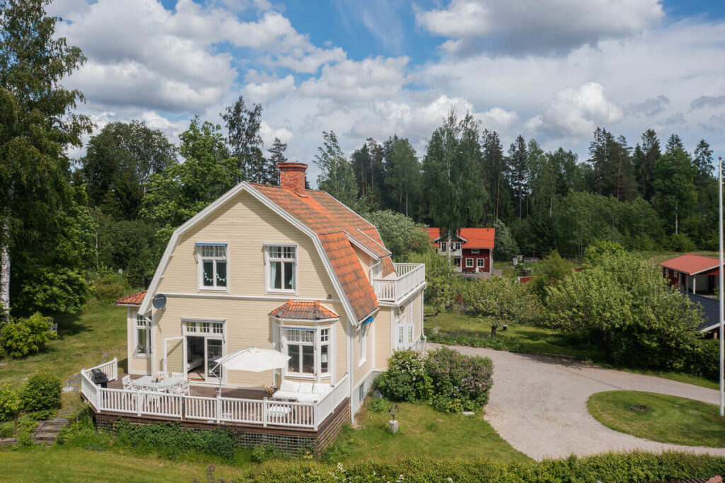 24. Renovering av villafasad